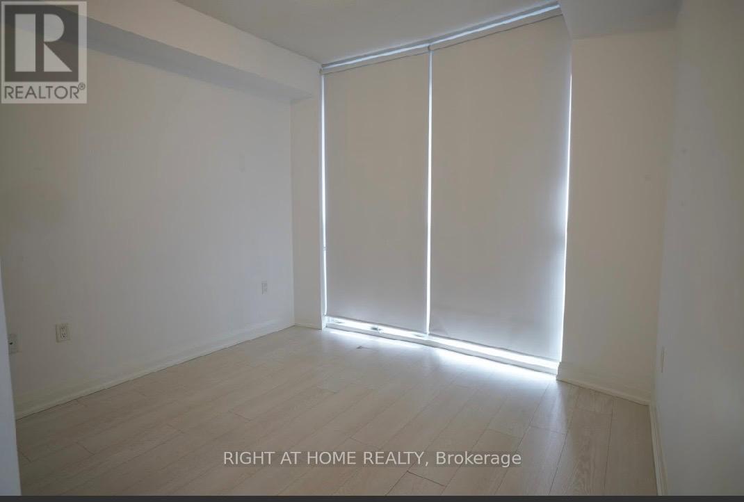 30 Gibbs Road, Toronto (Islington-City Centre West), Ontario  M9B 0E4 - Photo 10 - W12857756