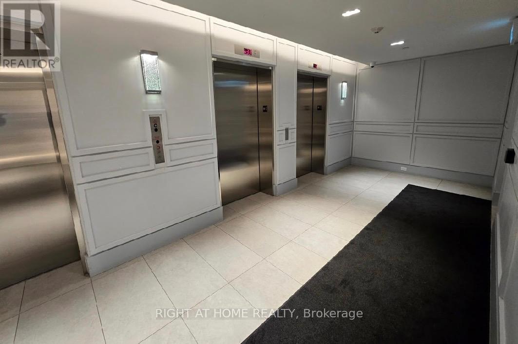 30 Gibbs Road, Toronto (Islington-City Centre West), Ontario  M9B 0E4 - Photo 3 - W12857756