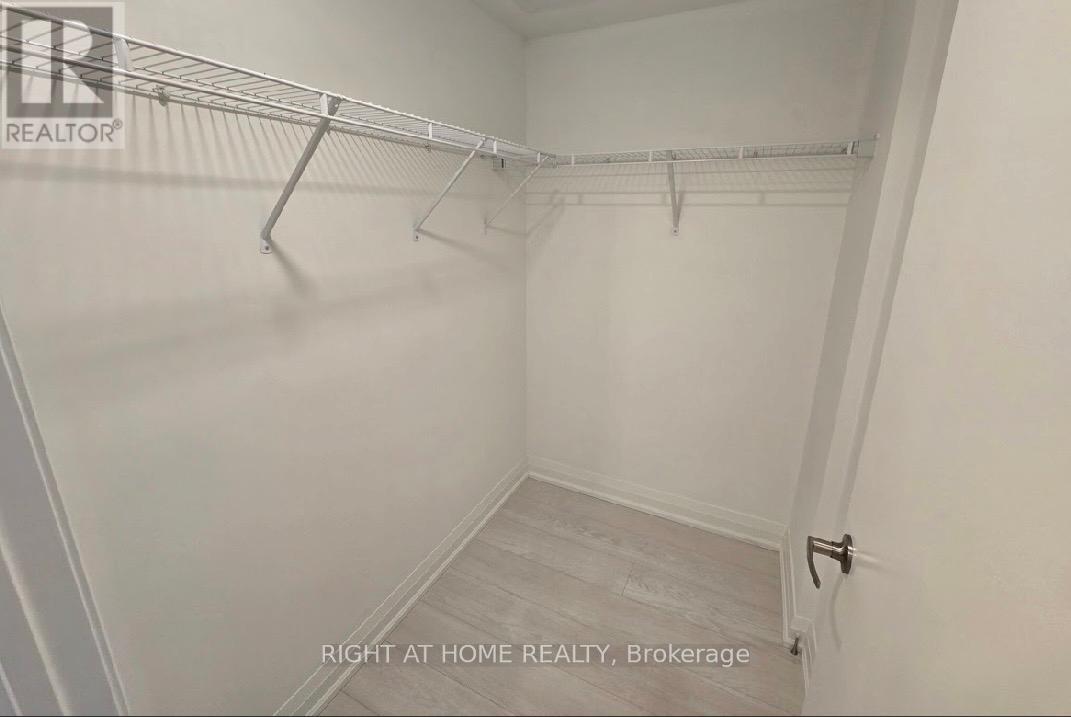 30 Gibbs Road, Toronto (Islington-City Centre West), Ontario  M9B 0E4 - Photo 4 - W12857756