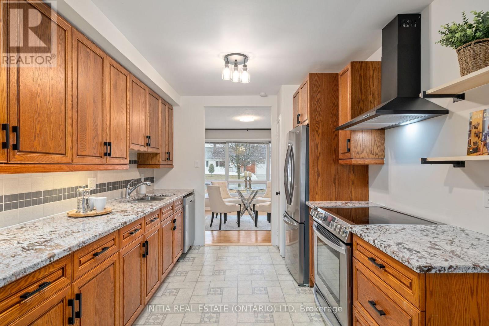 22 Queenston Crescent, London East, Ontario  N5W 1N6 - Photo 7 - X12856252