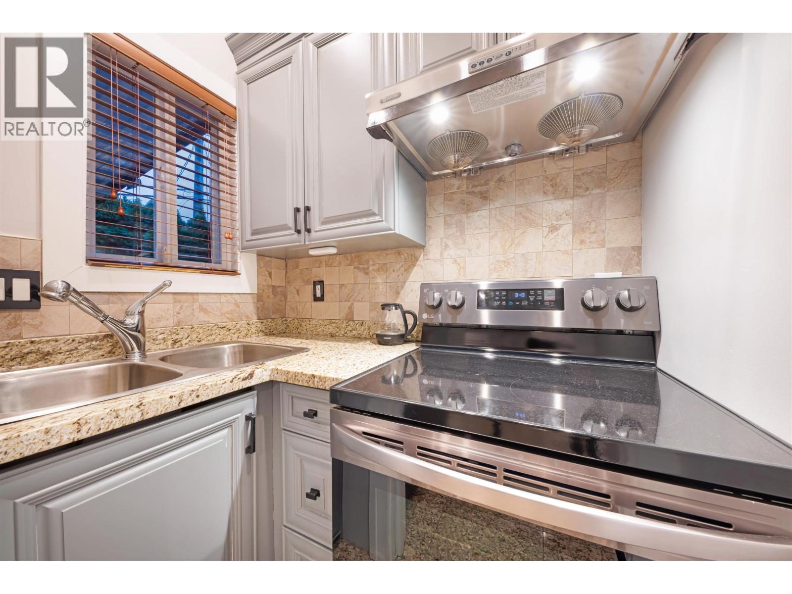 7778 Nanaimo Street, Vancouver, British Columbia  V5P 4M9 - Photo 10 - R3097205