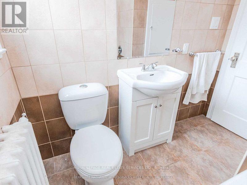 1 - 306 South Kingsway, Toronto, Ontario  M6S 3T9 - Photo 14 - W12857832