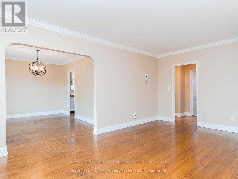 1 - 306 South Kingsway, Toronto, Ontario  M6S 3T9 - Photo 4 - W12857832