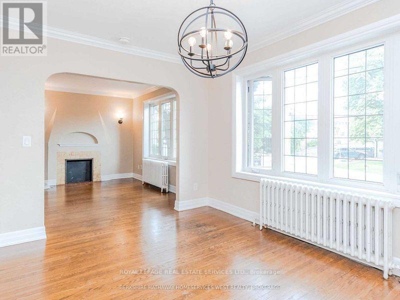 1 - 306 South Kingsway, Toronto, Ontario  M6S 3T9 - Photo 7 - W12857832