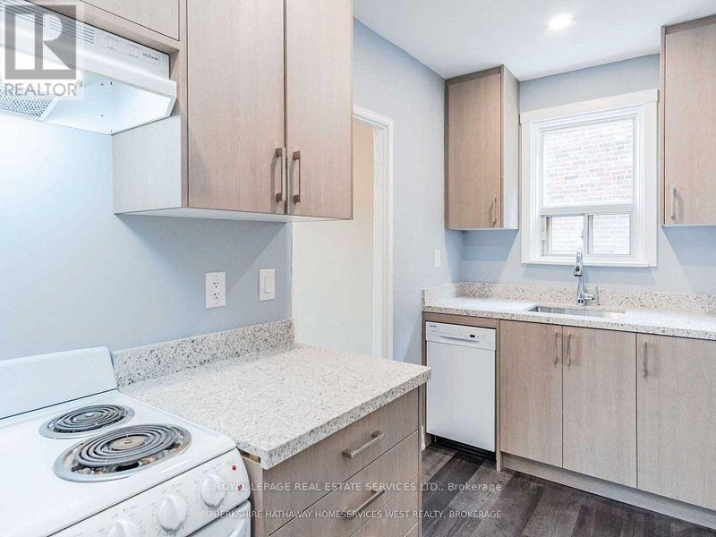 1 - 306 South Kingsway, Toronto, Ontario  M6S 3T9 - Photo 9 - W12857832