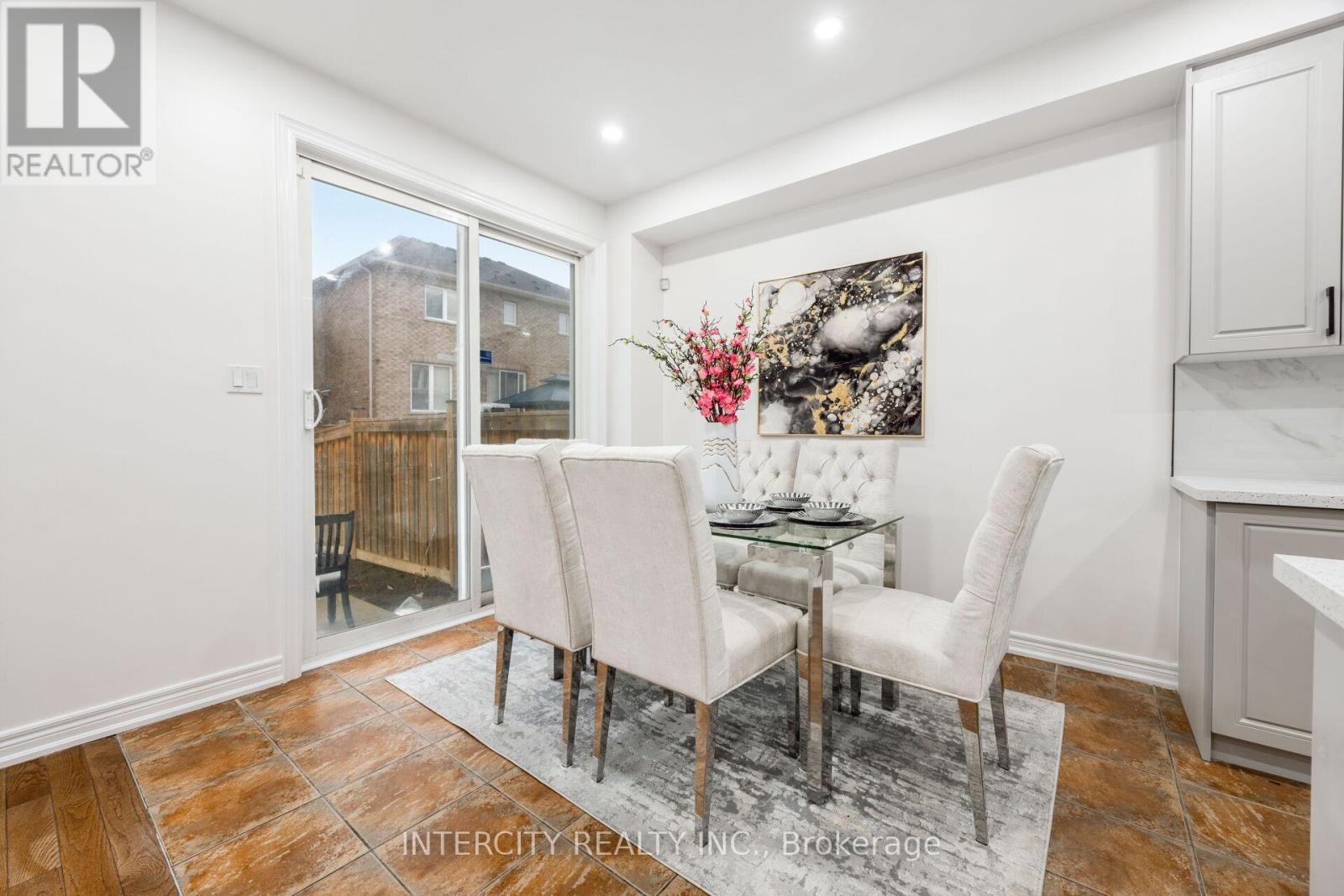 26 Sussexvale Drive, Brampton, Ontario  L6R 0W2 - Photo 11 - W12857838