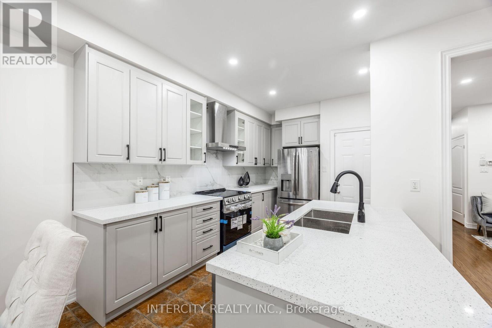 26 Sussexvale Drive, Brampton, Ontario  L6R 0W2 - Photo 13 - W12857838