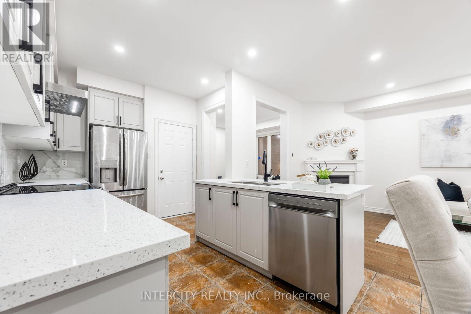 26 Sussexvale Drive, Brampton, Ontario  L6R 0W2 - Photo 14 - W12857838