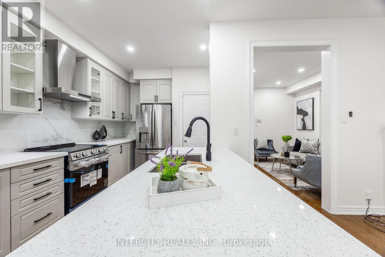 26 Sussexvale Drive, Brampton, Ontario  L6R 0W2 - Photo 17 - W12857838