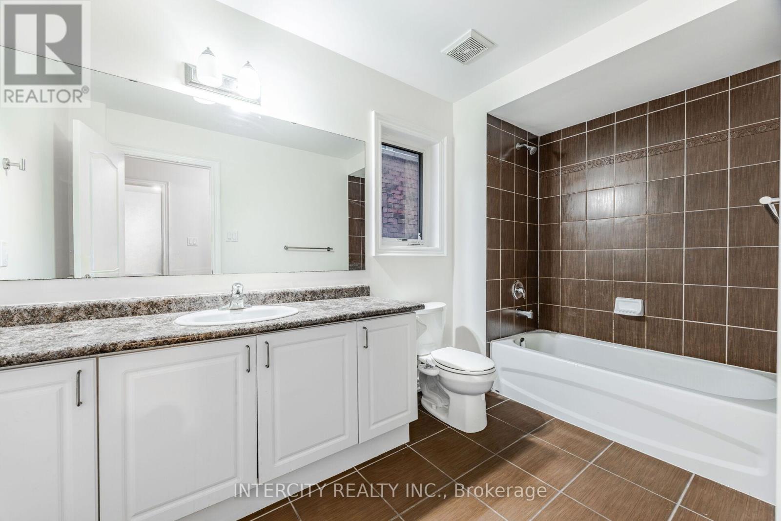 26 Sussexvale Drive, Brampton, Ontario  L6R 0W2 - Photo 30 - W12857838