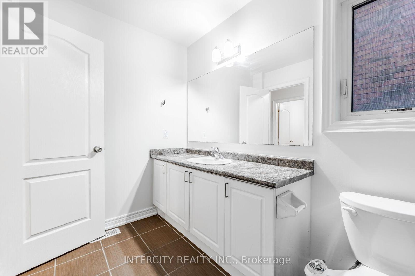 26 Sussexvale Drive, Brampton, Ontario  L6R 0W2 - Photo 31 - W12857838