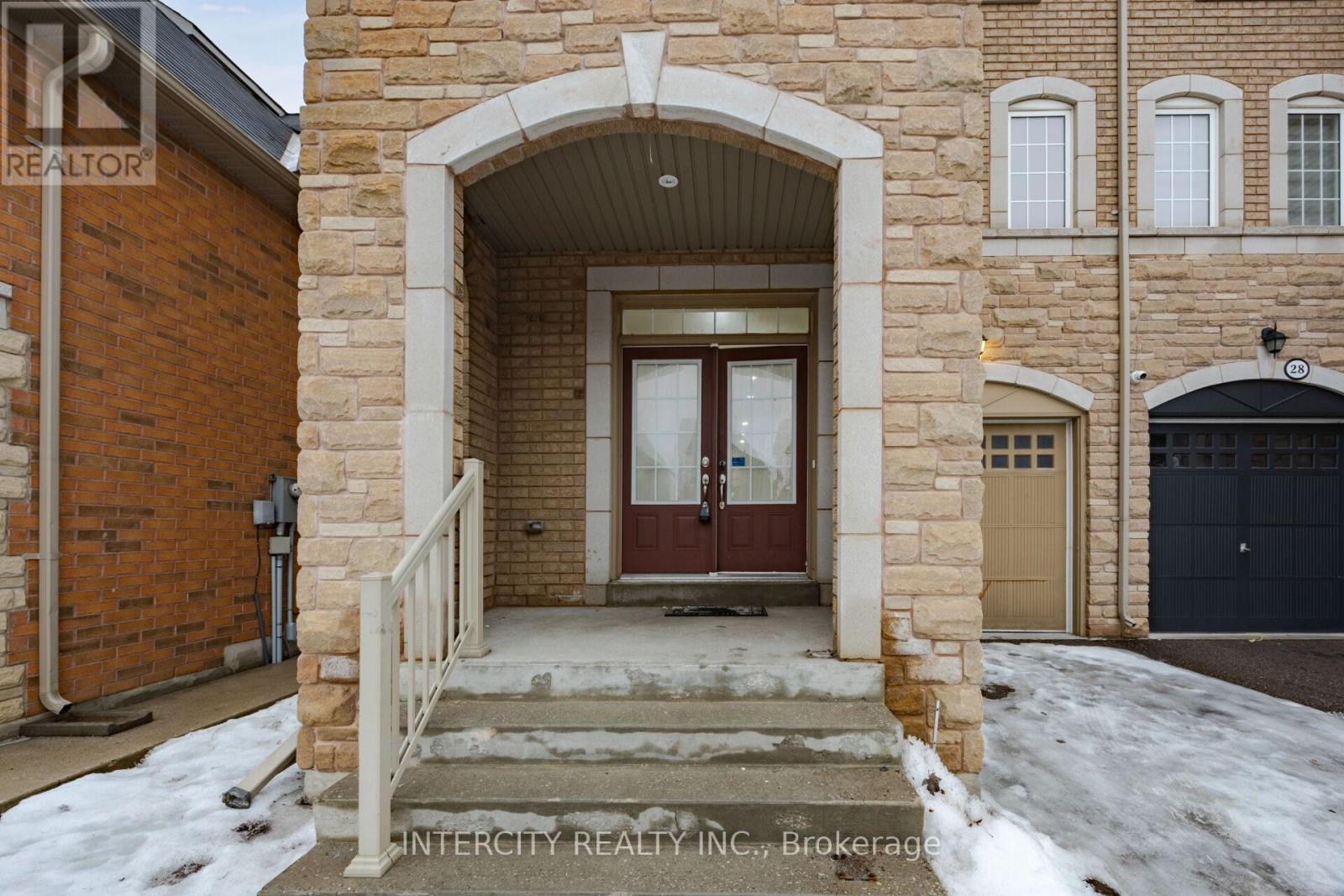 26 Sussexvale Drive, Brampton, Ontario  L6R 0W2 - Photo 4 - W12857838