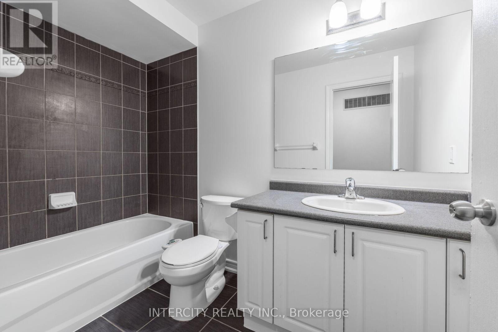 26 Sussexvale Drive, Brampton, Ontario  L6R 0W2 - Photo 40 - W12857838