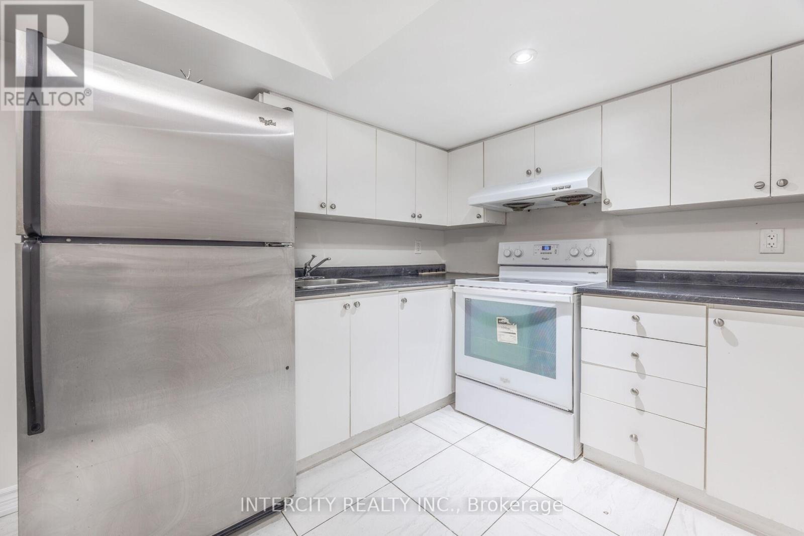 26 Sussexvale Drive, Brampton, Ontario  L6R 0W2 - Photo 42 - W12857838