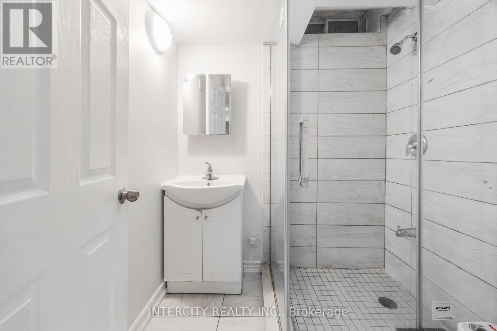 26 Sussexvale Drive, Brampton, Ontario  L6R 0W2 - Photo 48 - W12857838