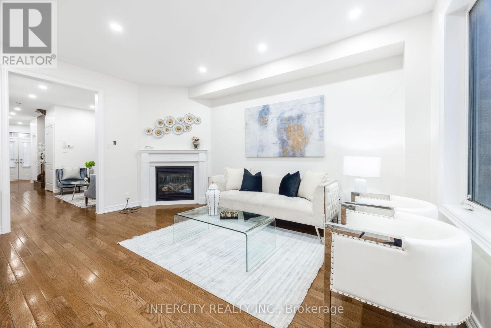 26 Sussexvale Drive, Brampton, Ontario  L6R 0W2 - Photo 9 - W12857838