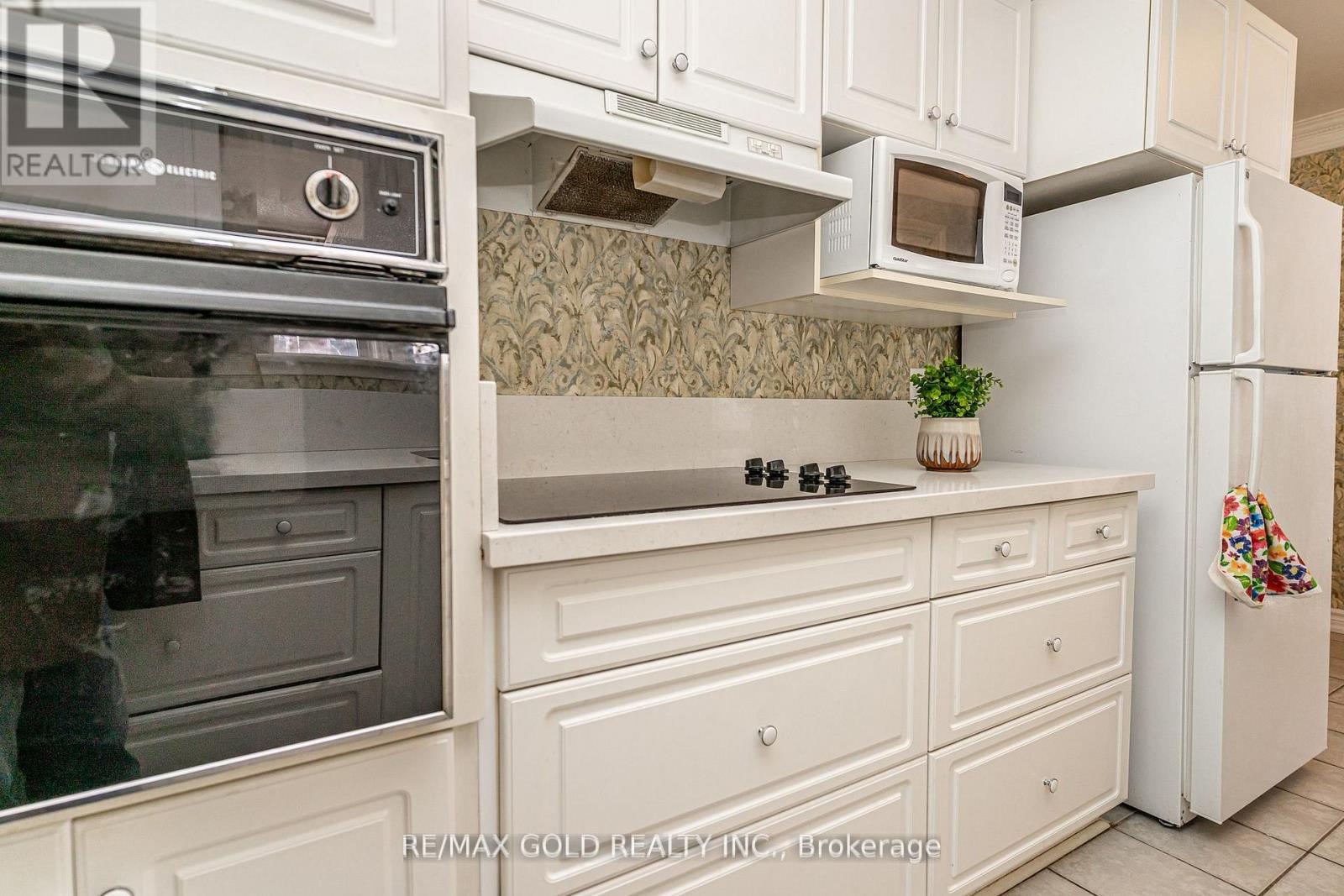 29 Chesterfield Road, Brampton, Ontario  L6W 1L2 - Photo 19 - W12857840