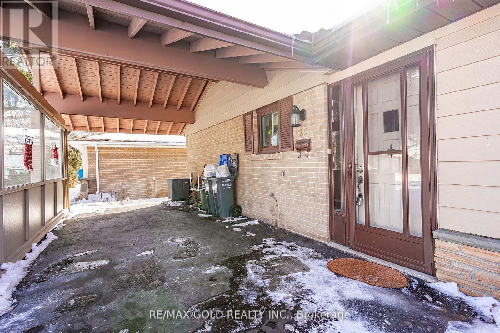 29 Chesterfield Road, Brampton, Ontario  L6W 1L2 - Photo 4 - W12857840