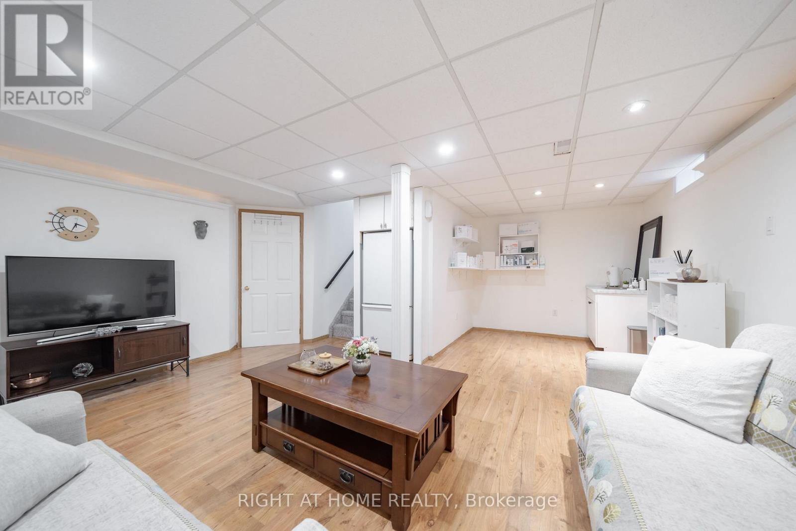 21 - 370 Riddell Court, Newmarket (Gorham-College Manor), Ontario  L3Y 8M8 - Photo 27 - N12677304