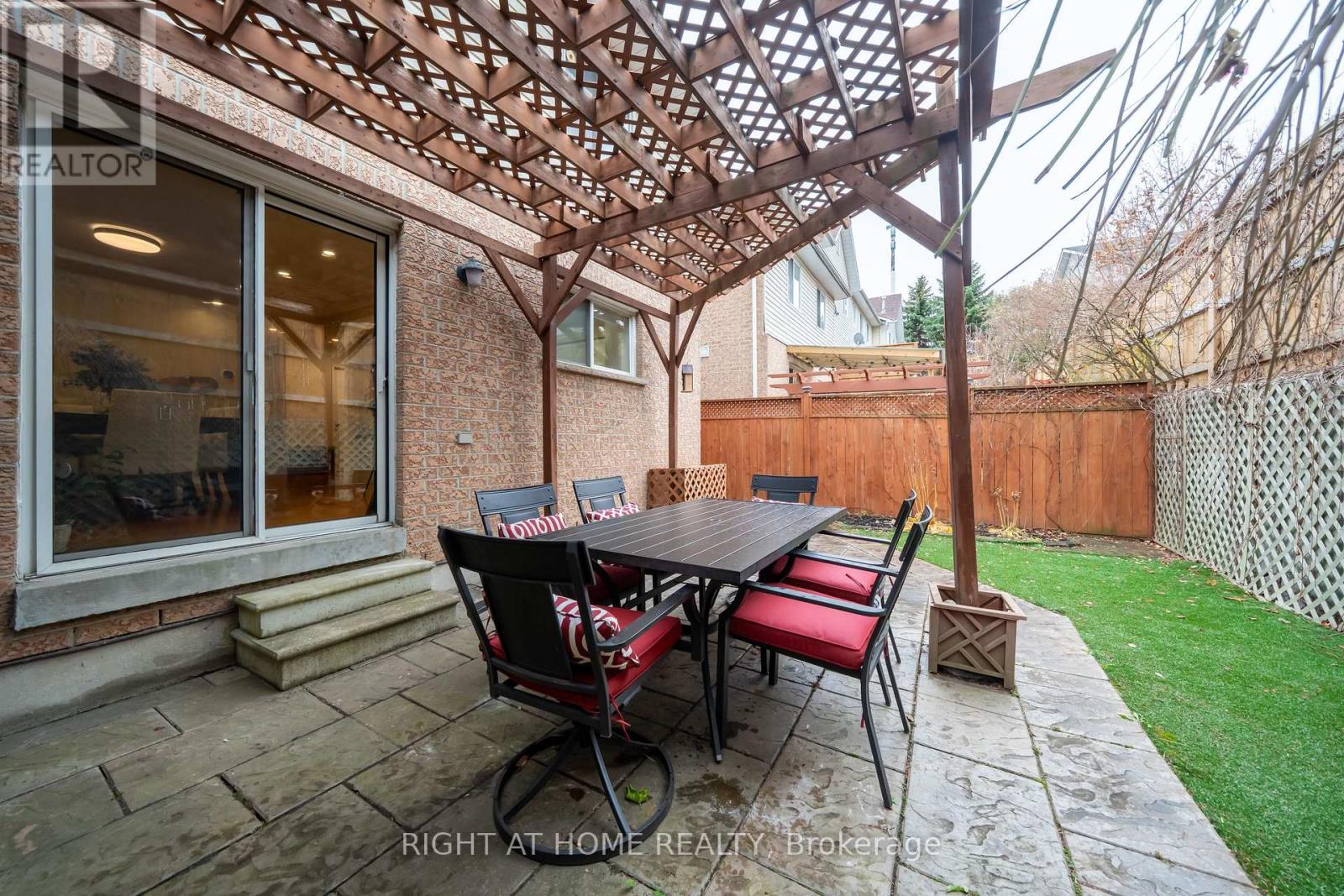 21 - 370 Riddell Court, Newmarket (Gorham-College Manor), Ontario  L3Y 8M8 - Photo 34 - N12677304