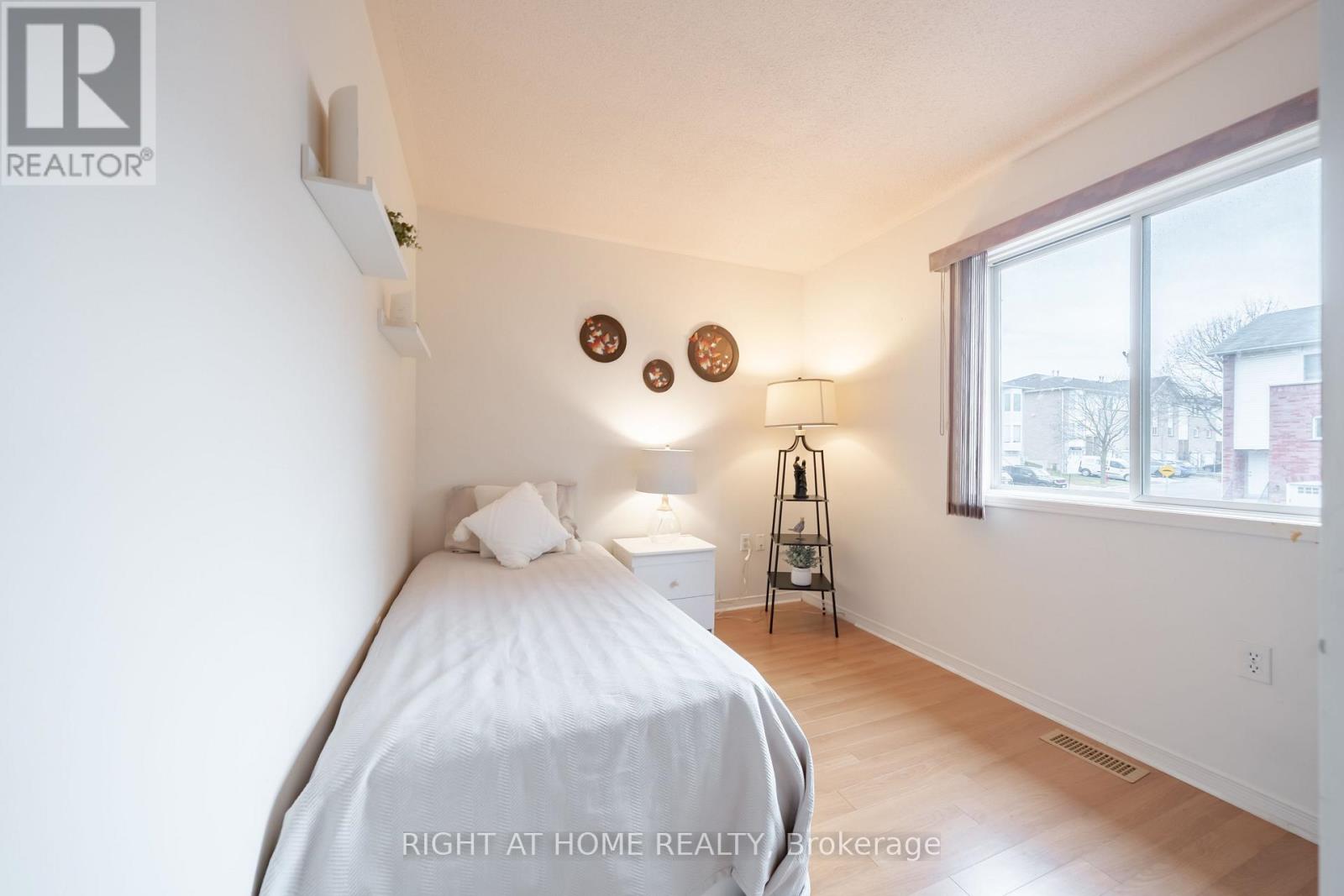 21 - 370 Riddell Court, Newmarket (Gorham-College Manor), Ontario  L3Y 8M8 - Photo 24 - N12677304