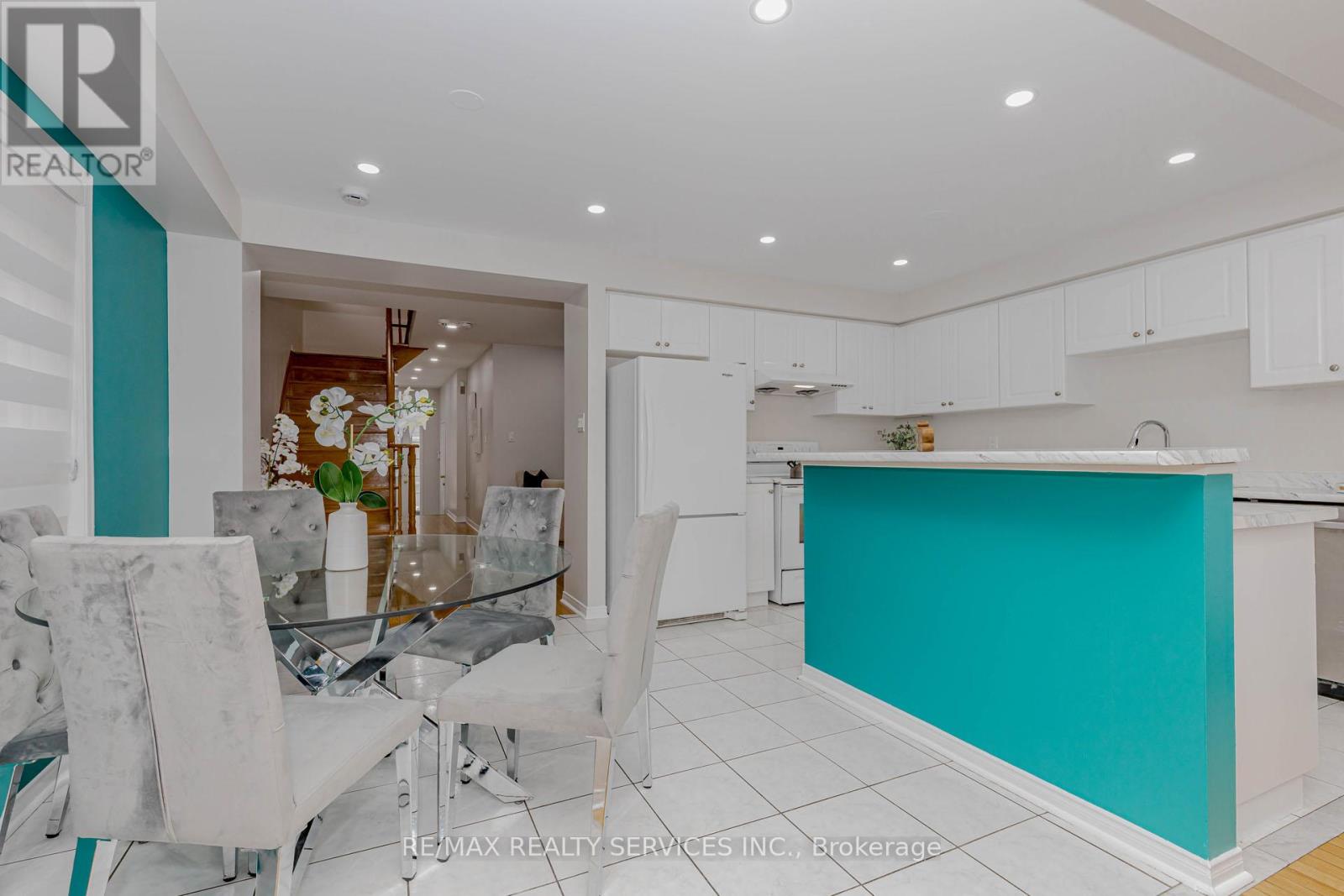 102 Sand Cherry Crescent, Brampton, Ontario  L6R 3B2 - Photo 11 - W12857112