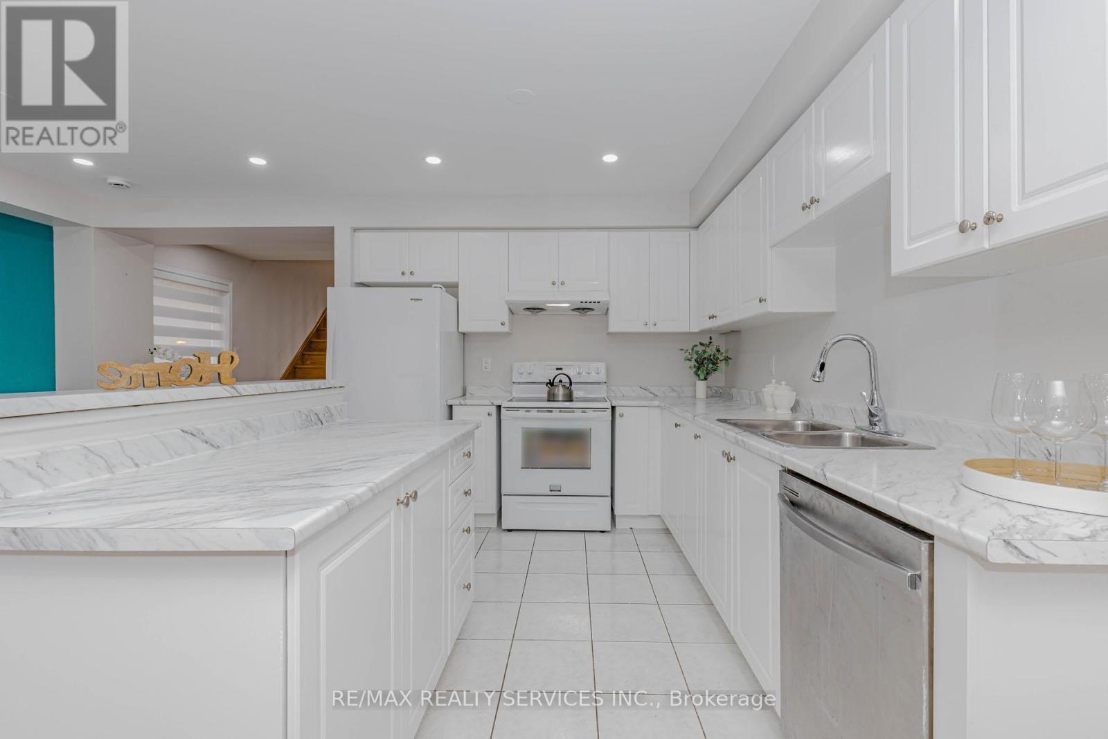 102 Sand Cherry Crescent, Brampton, Ontario  L6R 3B2 - Photo 13 - W12857112