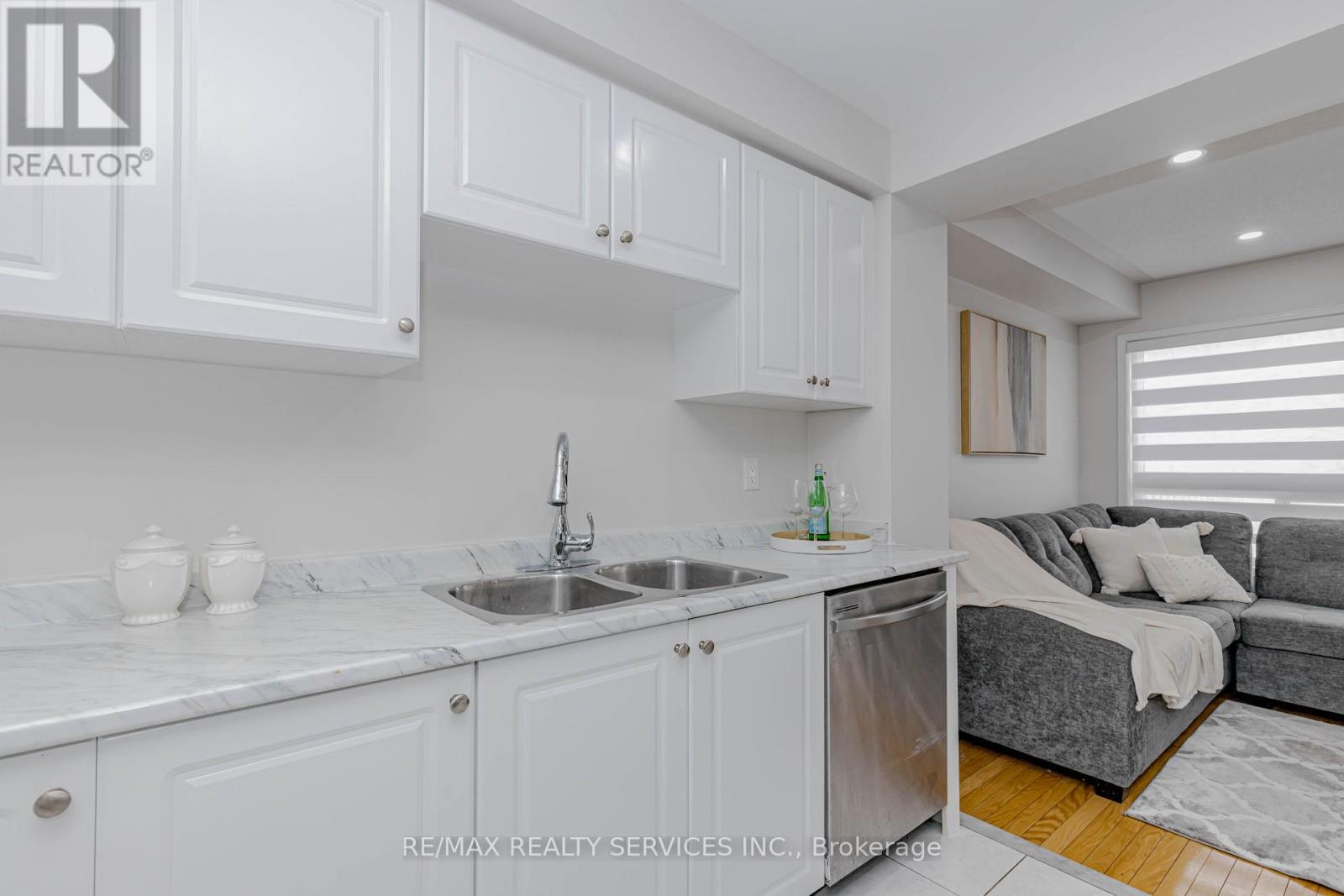 102 Sand Cherry Crescent, Brampton, Ontario  L6R 3B2 - Photo 16 - W12857112