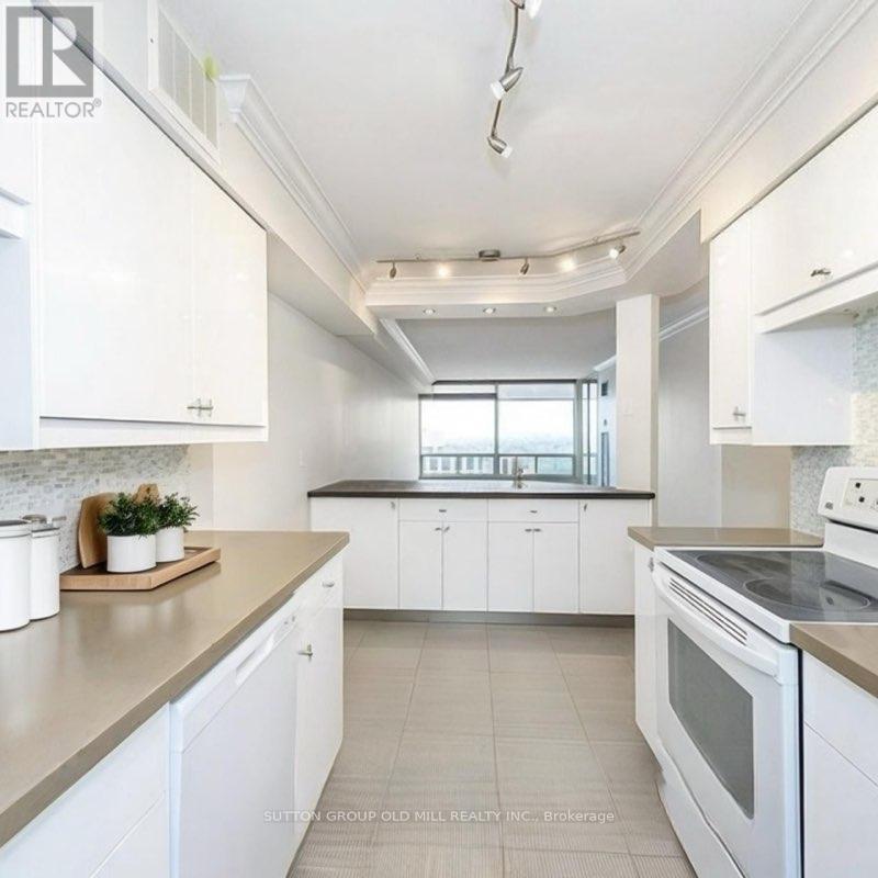 2806 - 1300 Islington Avenue, Toronto, Ontario  M9A 5C4 - Photo 5 - W12810976