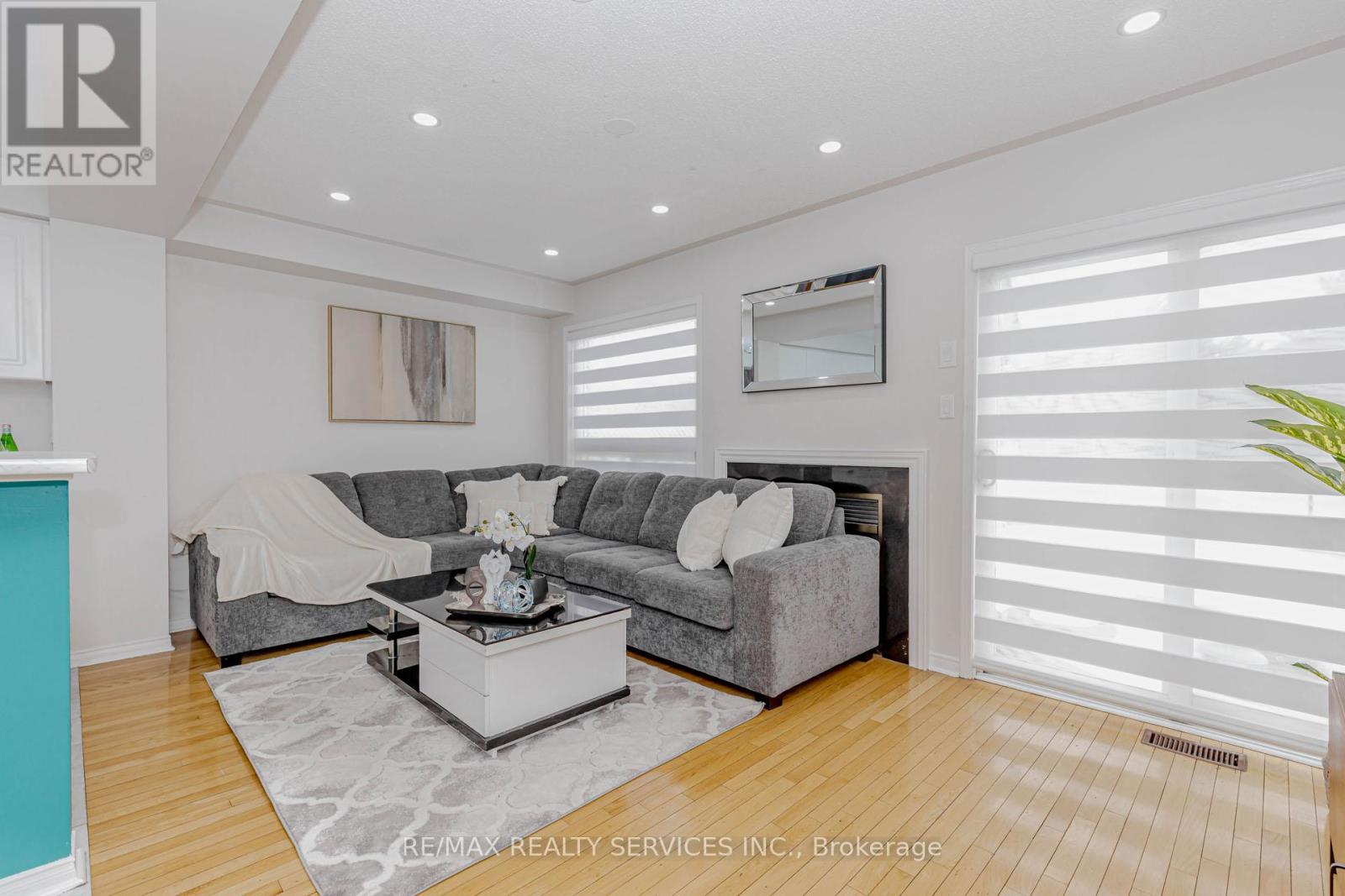 102 Sand Cherry Crescent, Brampton, Ontario  L6R 3B2 - Photo 18 - W12857112