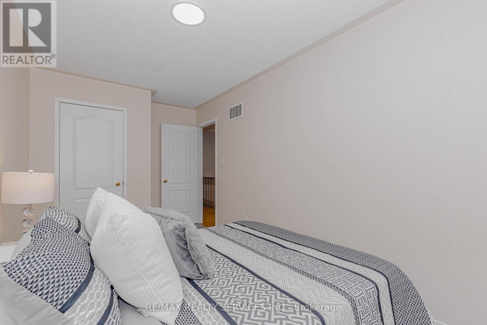 102 Sand Cherry Crescent, Brampton, Ontario  L6R 3B2 - Photo 31 - W12857112