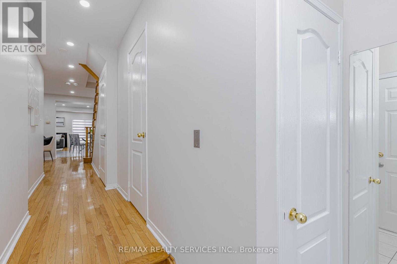 102 Sand Cherry Crescent, Brampton, Ontario  L6R 3B2 - Photo 4 - W12857112