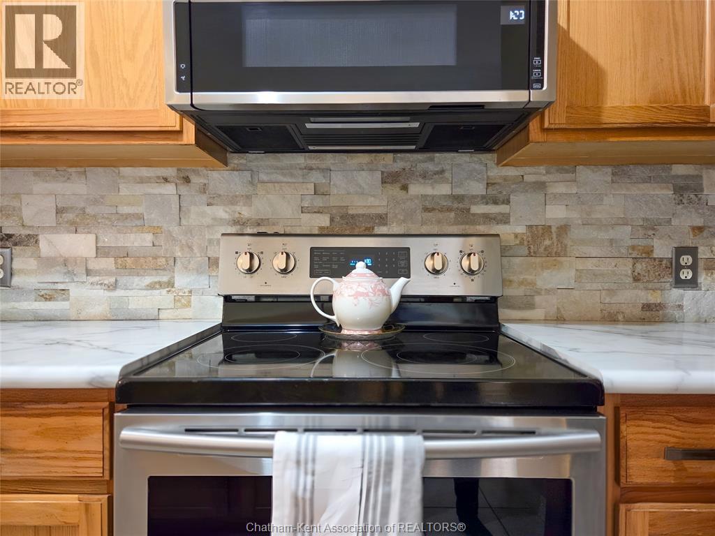 10 Villa Court, Chatham, Ontario  N7L 5P5 - Photo 3 - 26002562