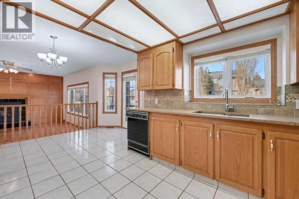 82 Wood Valley Drive Sw, Calgary, Alberta  T2W 5V6 - Photo 17 - A2290576