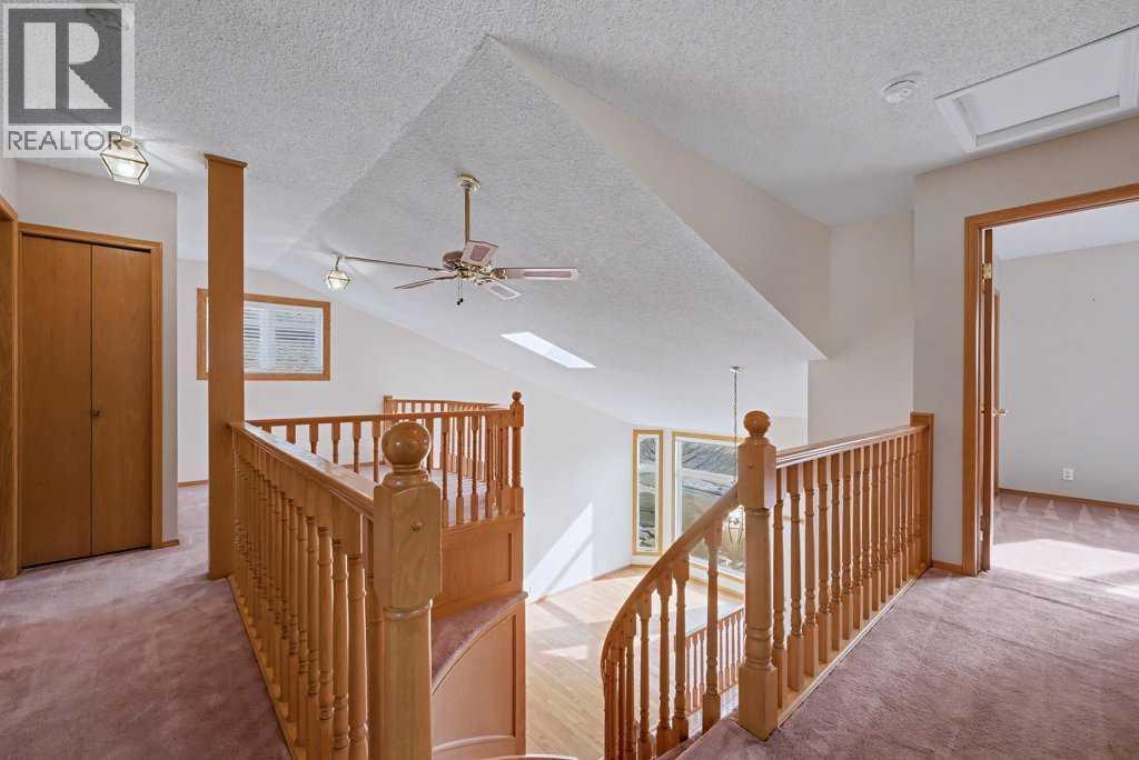 82 Wood Valley Drive Sw, Calgary, Alberta  T2W 5V6 - Photo 35 - A2290576