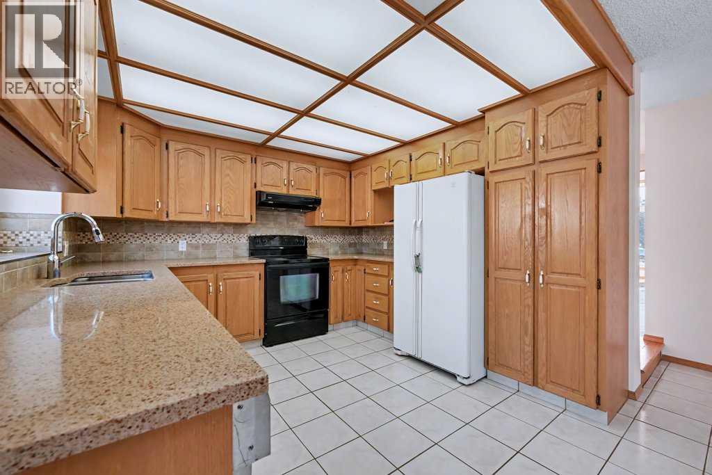 82 Wood Valley Drive Sw, Calgary, Alberta  T2W 5V6 - Photo 16 - A2290576