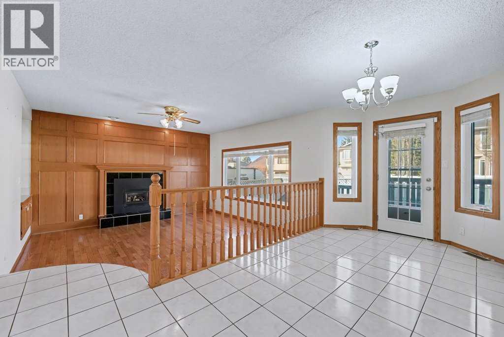 82 Wood Valley Drive Sw, Calgary, Alberta  T2W 5V6 - Photo 11 - A2290576