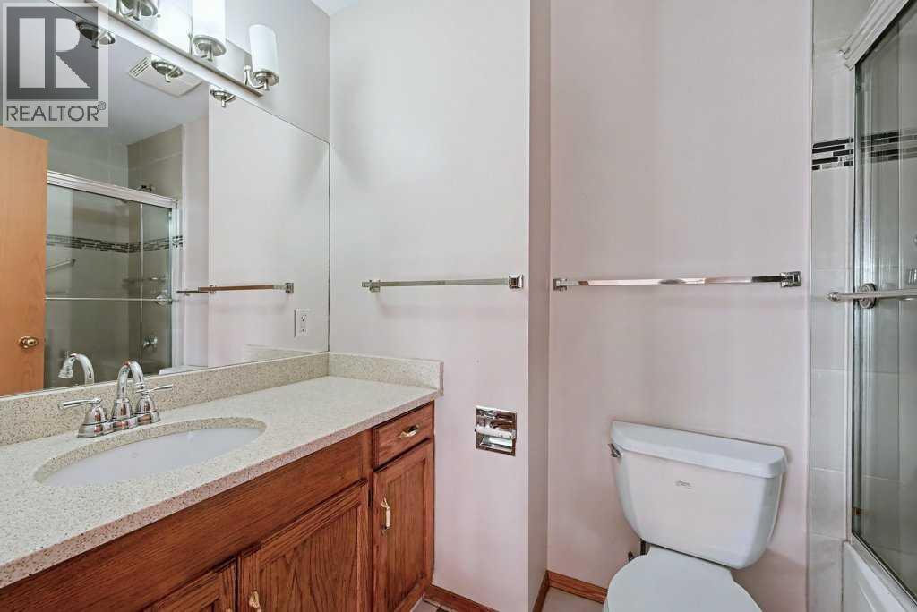 82 Wood Valley Drive Sw, Calgary, Alberta  T2W 5V6 - Photo 32 - A2290576