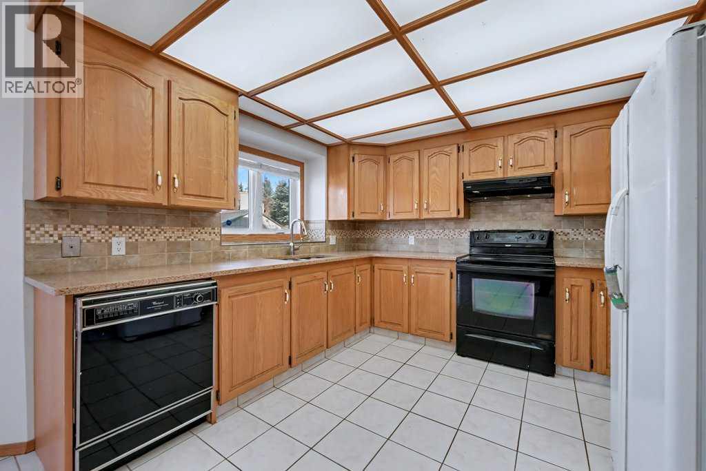 82 Wood Valley Drive Sw, Calgary, Alberta  T2W 5V6 - Photo 15 - A2290576