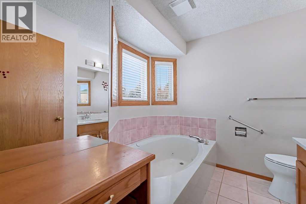 82 Wood Valley Drive Sw, Calgary, Alberta  T2W 5V6 - Photo 29 - A2290576