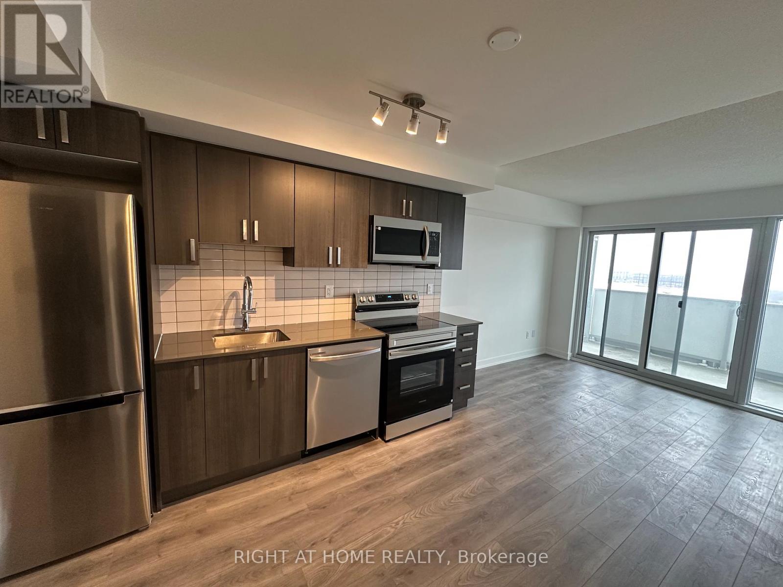 804 - 1010 Sandy Beach Road, Pickering (Bay Ridges), Ontario  L1W 3V9 - Photo 3 - E12857924