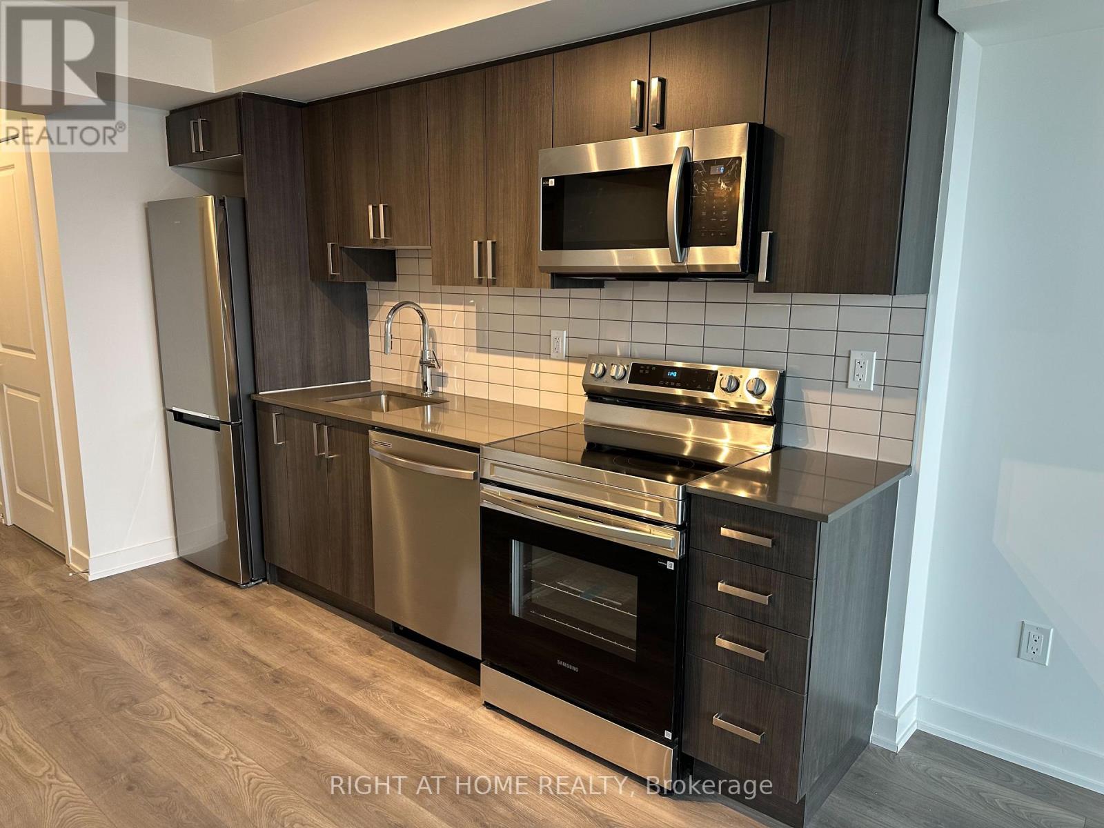 804 - 1010 Sandy Beach Road, Pickering (Bay Ridges), Ontario  L1W 3V9 - Photo 4 - E12857924