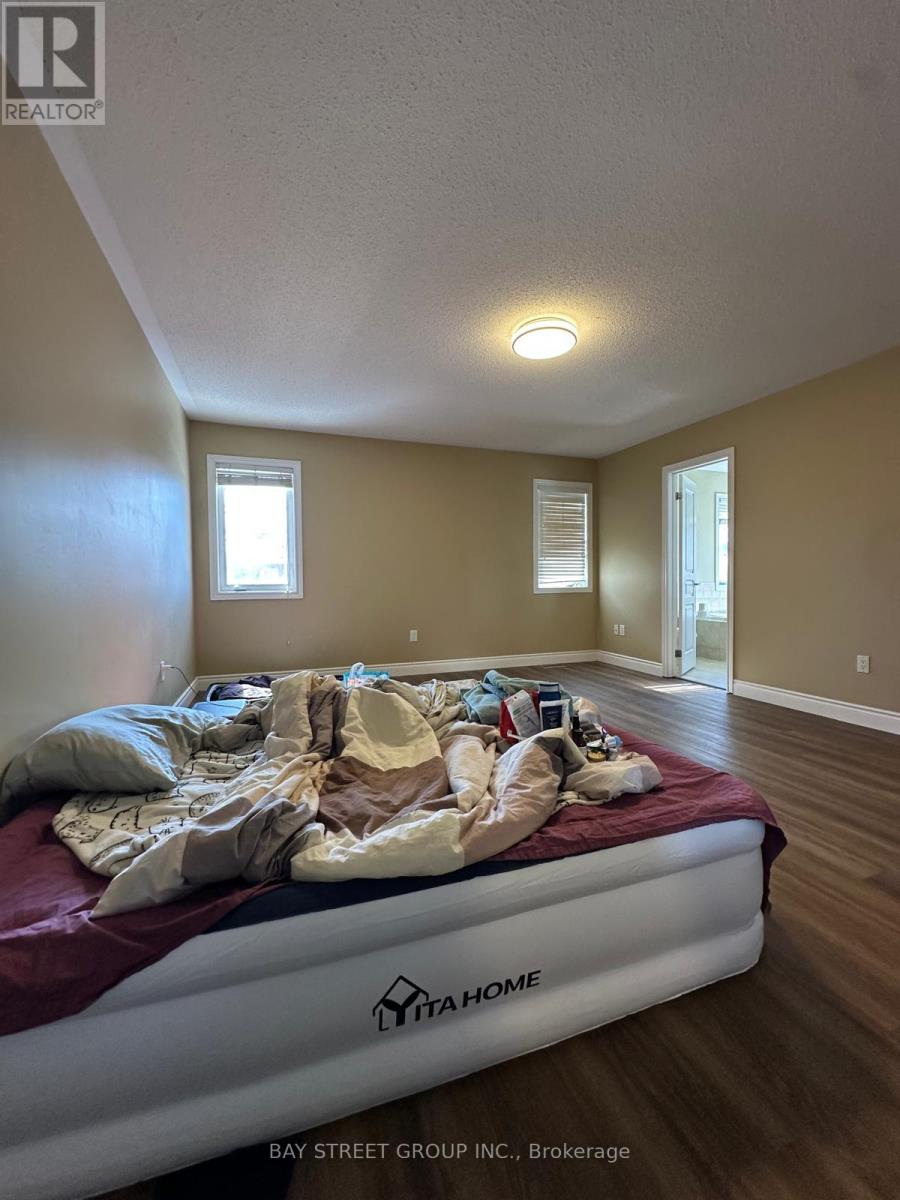 1 Thistle Avenue, Richmond Hill (Jefferson), Ontario  L4E 0B6 - Photo 13 - N12857884