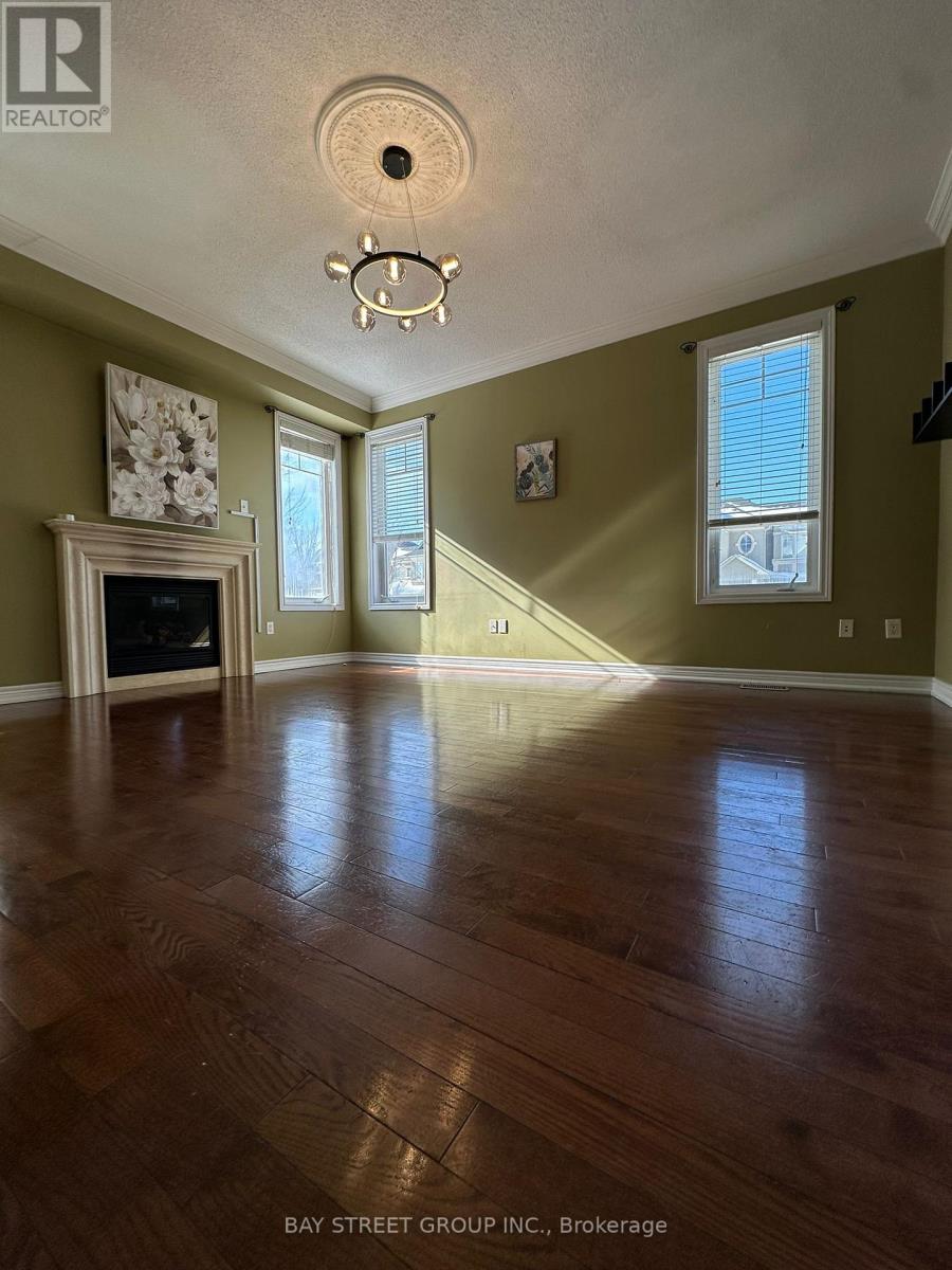 1 Thistle Avenue, Richmond Hill (Jefferson), Ontario  L4E 0B6 - Photo 3 - N12857884