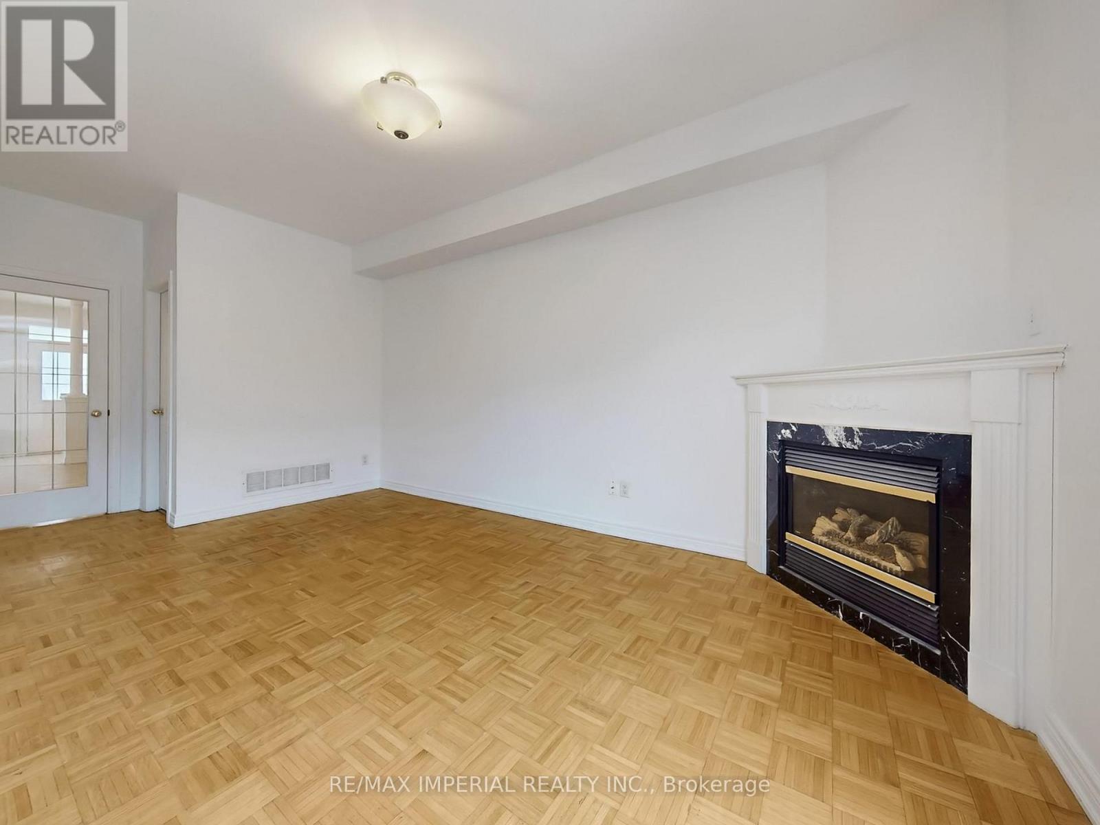 30 Catalina Crescent, Richmond Hill (Rouge Woods), Ontario  L4S 2H7 - Photo 10 - N12857922