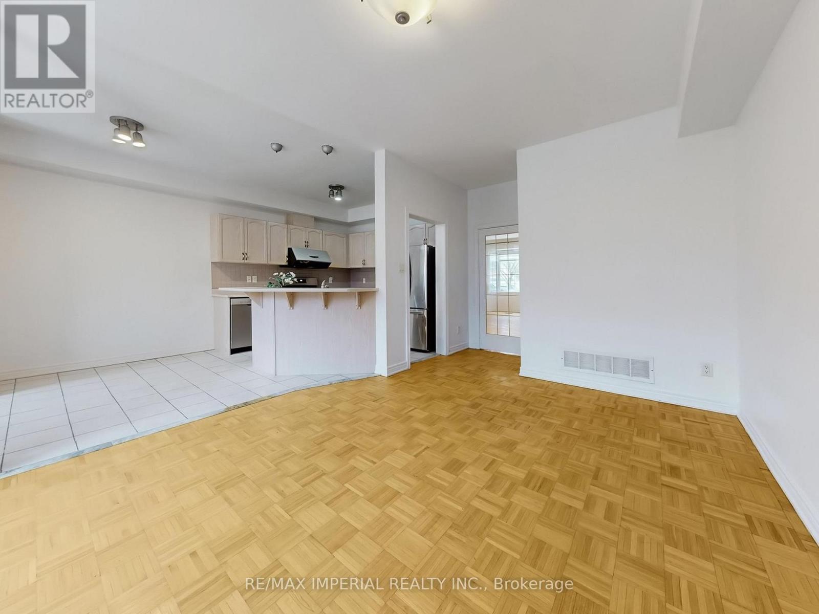 30 Catalina Crescent, Richmond Hill (Rouge Woods), Ontario  L4S 2H7 - Photo 11 - N12857922