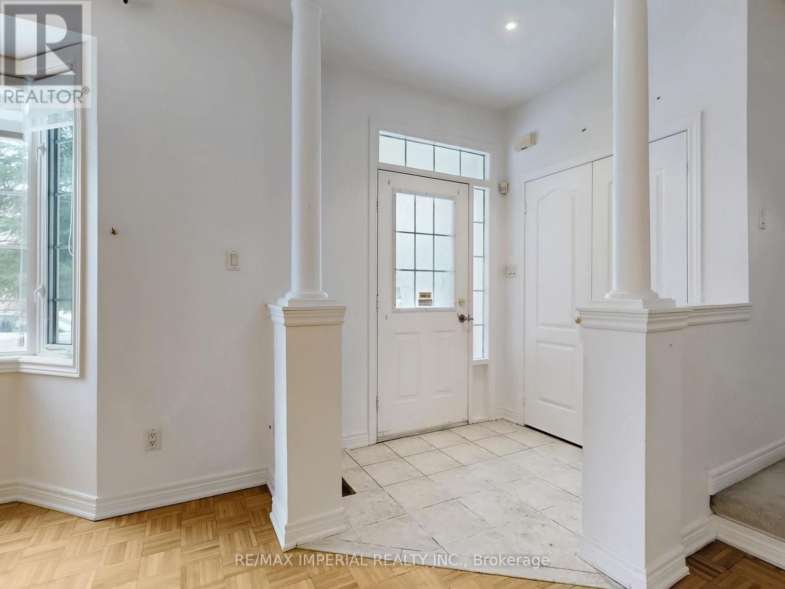 30 Catalina Crescent, Richmond Hill (Rouge Woods), Ontario  L4S 2H7 - Photo 4 - N12857922