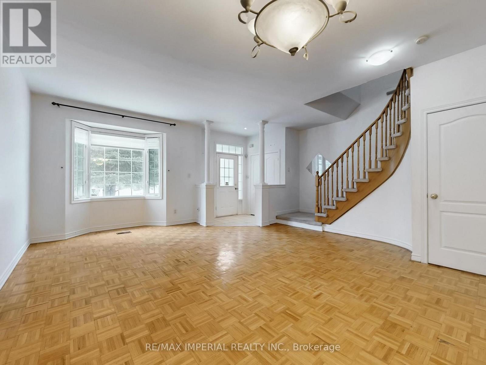 30 Catalina Crescent, Richmond Hill (Rouge Woods), Ontario  L4S 2H7 - Photo 5 - N12857922