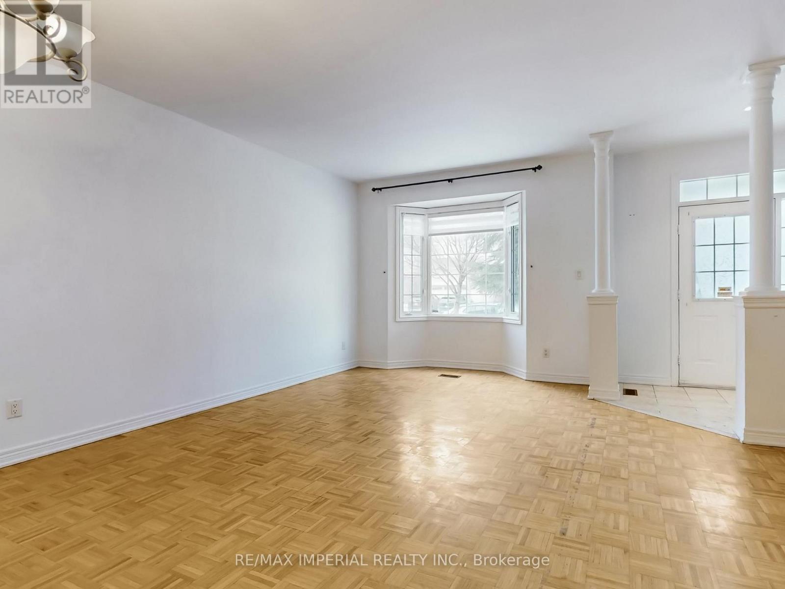 30 Catalina Crescent, Richmond Hill (Rouge Woods), Ontario  L4S 2H7 - Photo 6 - N12857922