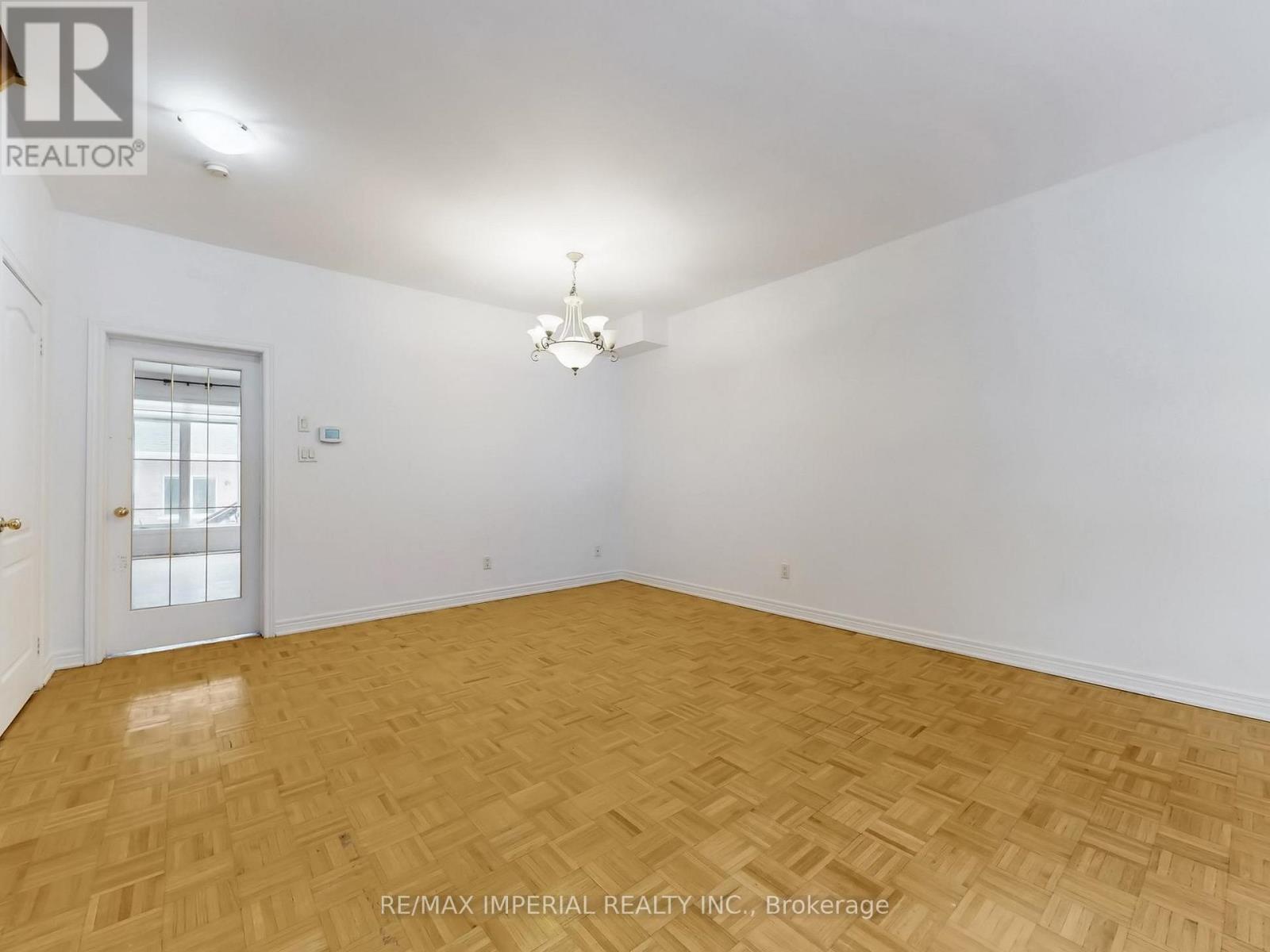 30 Catalina Crescent, Richmond Hill (Rouge Woods), Ontario  L4S 2H7 - Photo 7 - N12857922